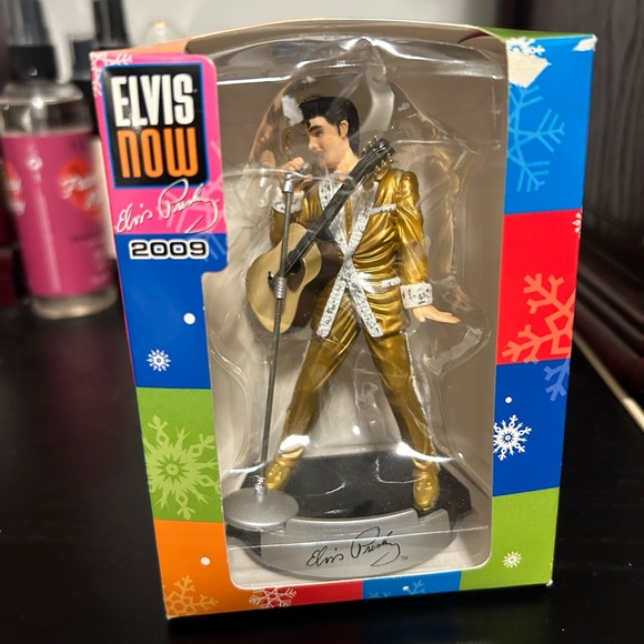 ELVIS PRESLEY MEMORABILIA - Picture 4 of 9